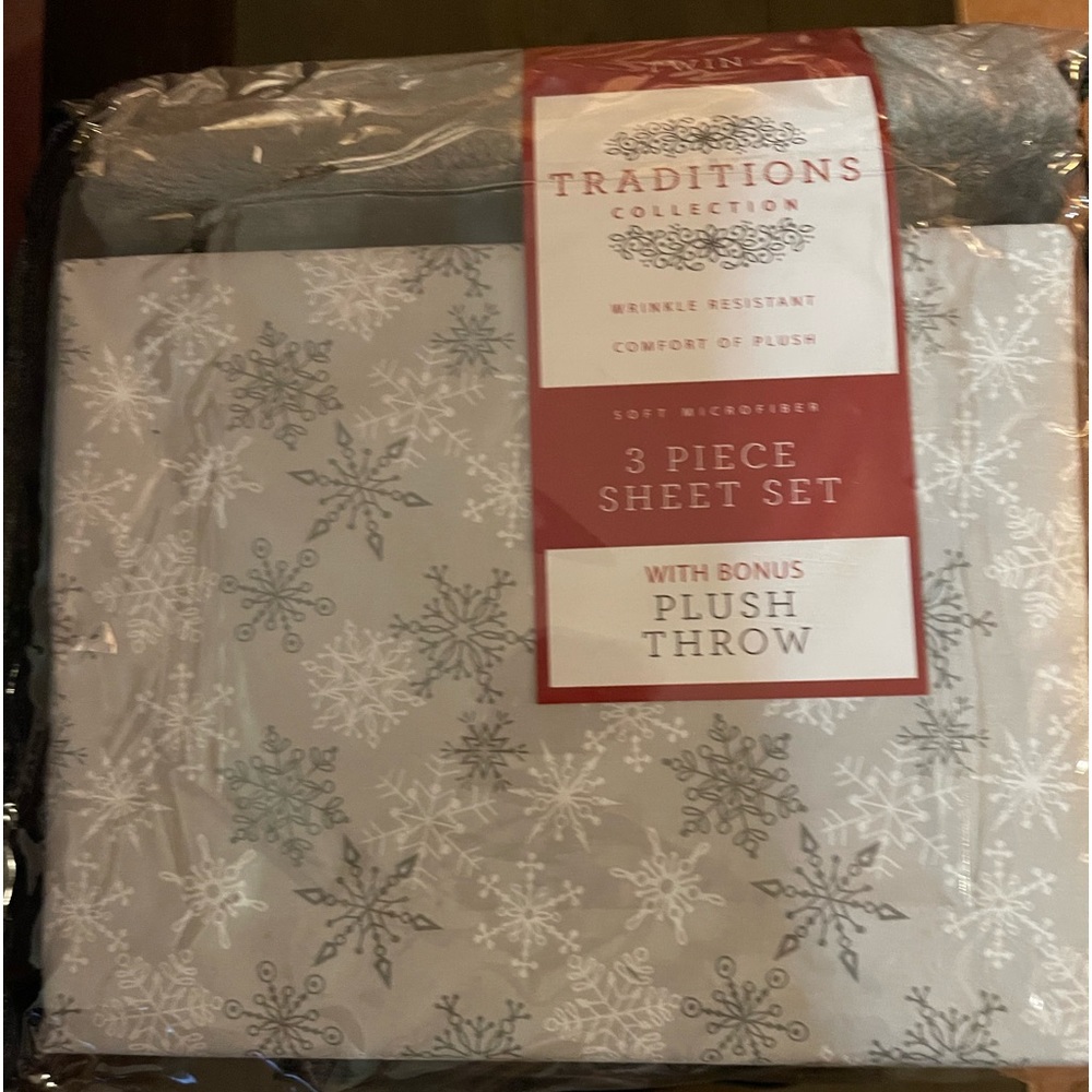NWT - Traditions Collection Soft Microfiber 3 PC Sheet Set, w/Bonus Throw - Twin